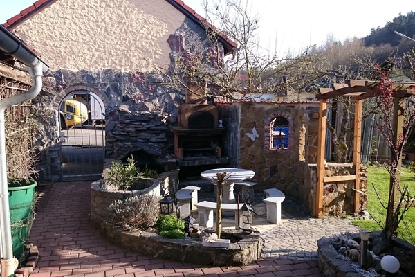 Grillecke mit Sitzmöglichkeit