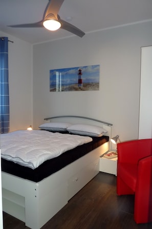 4 chambres, fer et planche à repasser, lit parapluie, Wi-Fi gratuit