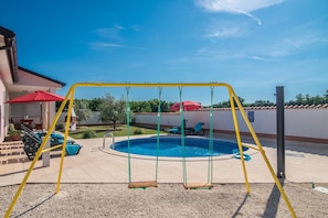 Outdoor pool - Villa Lavanda with pool, 7 km from the sea, barbecue, free WiFi (Marcana)