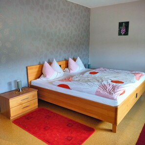2 bedrooms, iron/ironing board, free WiFi, bed sheets