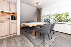 Unclassified image, 2 of 25, button