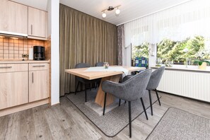 Unclassified image, 4 of 25, button