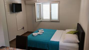 1 bedroom, iron/ironing board, WiFi, bed sheets