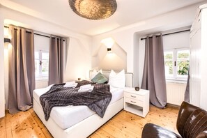 7 bedrooms, in-room safe, desk, iron/ironing board