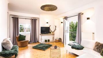 Smart TV, DVD player, books, offices