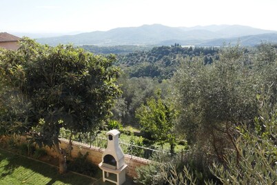 Bright house with garden and panoramic views to the south and the sea