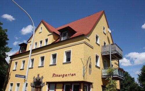 Bayreuth 9 min. to the center: rose garden R1 with 3 ***, great balcony awning 