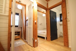 2 bedrooms, iron/ironing board, travel cot, free WiFi - Log house with large garden - WiFi included - only 5 minutes to the beach (Ostseebad Damp)