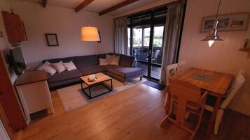 TV connectée, lecteur de DVD, livres, chaßne hi-fi