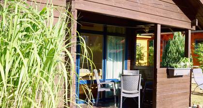 Log house with large garden - WiFi included - only 5 minutes to the beach