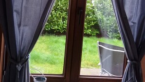A window with grey curtains, a small window sill, and a metal bucket. - Bright vacation home for up to 6 people with fireplace, garden, parking and WiFi in De Haan (De Haan)