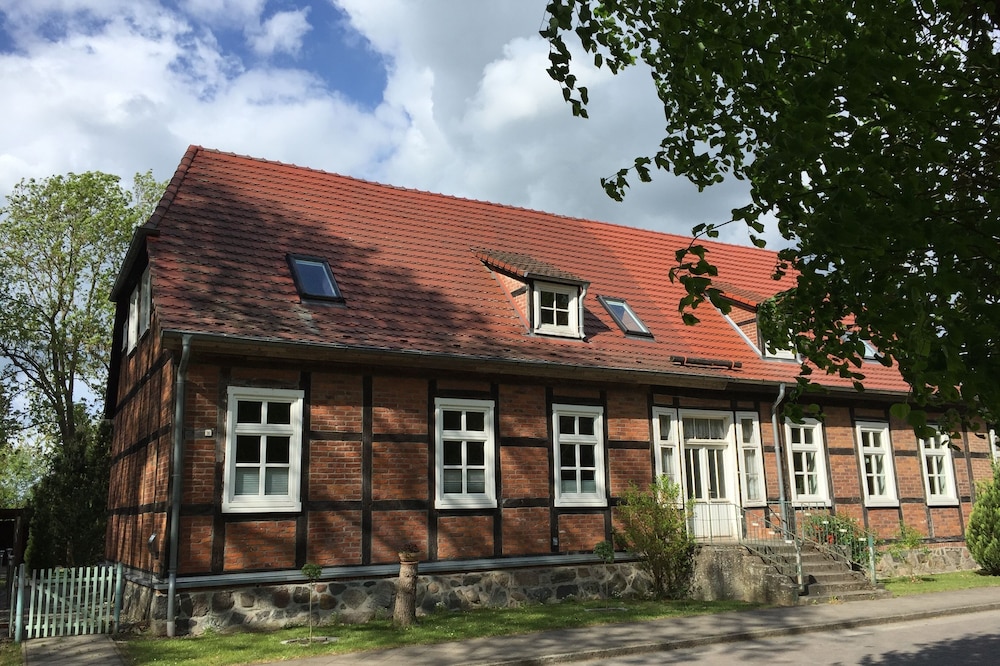 Holidays on Lake Ivenacker - cosiness in the attic with a view of the park