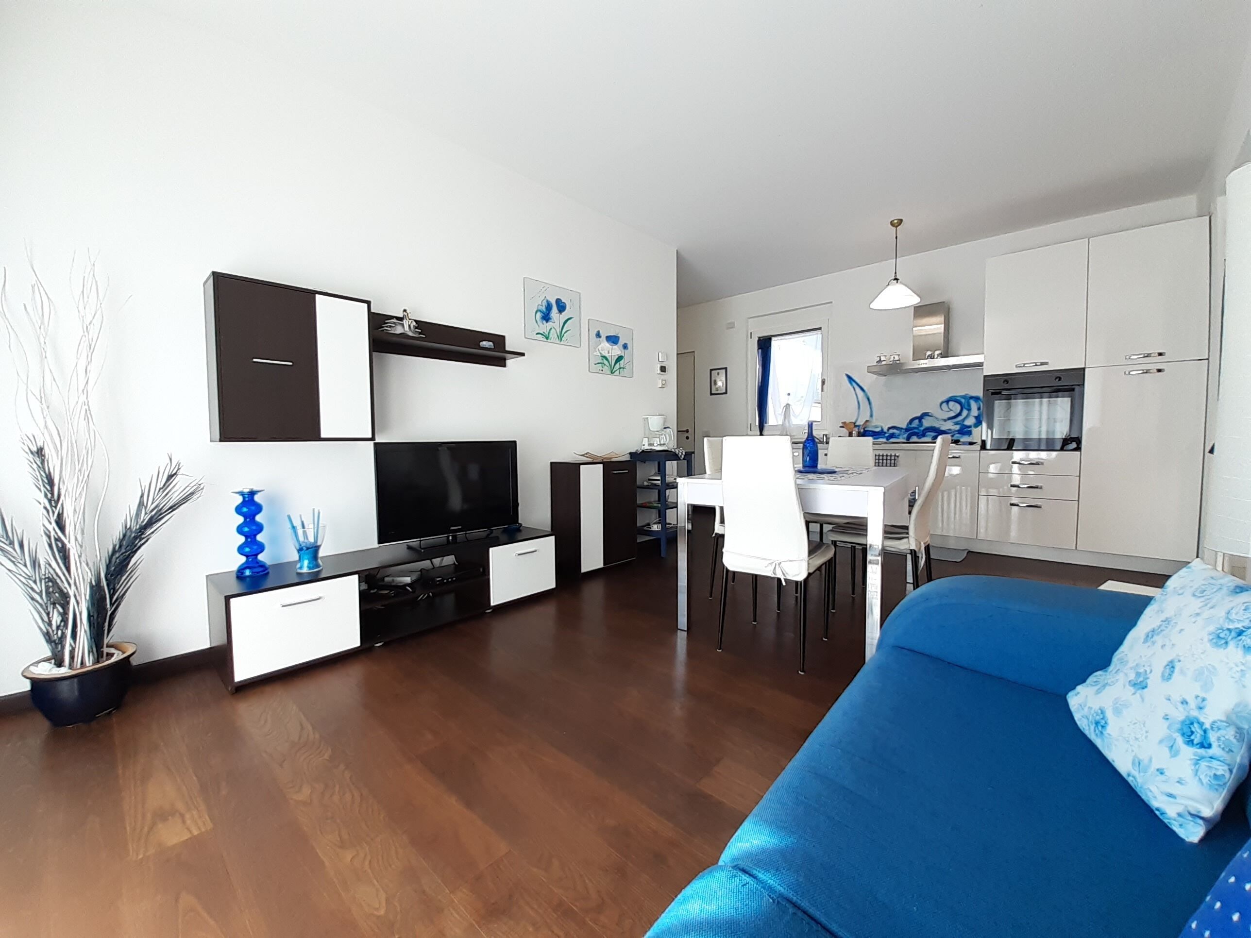 Luxury apartment with swimming pool in residence Klimahouse, 100m from the beach