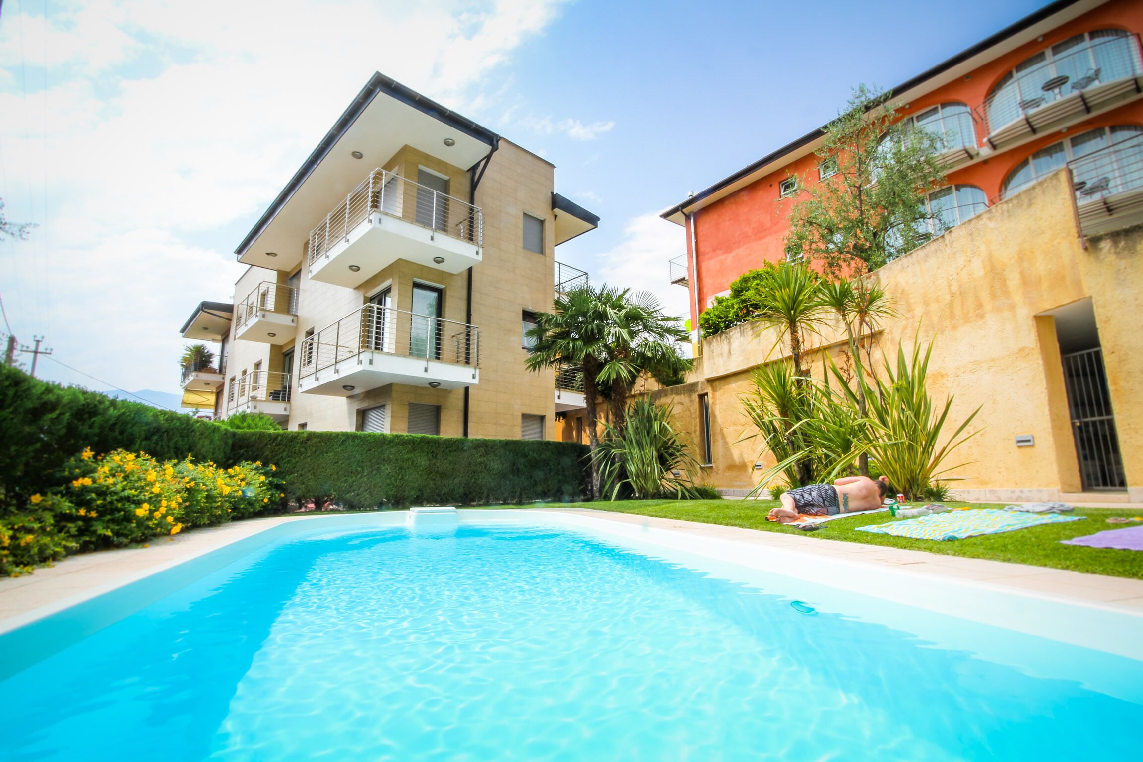 Luxury apartment with swimming pool in residence Klimahouse, 100m from the beach