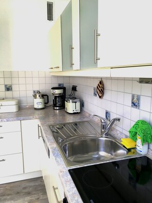 Kühlschrank, Ofen, Herdplatte, Geschirrspüler