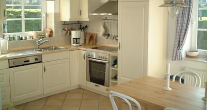 Bright, quiet vacation home, 200 m from the beach