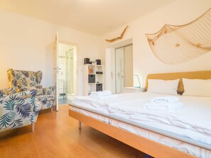 1 bedroom, travel cot, WiFi, bed sheets