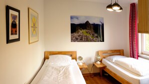 4 Schlafzimmer, Reisekinderbett, kostenloses WLAN, Bettwäsche