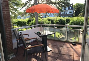 Outdoor dining - 1st beach row Kaiserallee incl. WLAN, 2 bicycles, beach chair package possible (Lübeck)