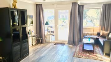 Tv, böcker och en stereo