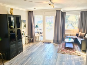 Télévision, livres, chaîne hi-fi