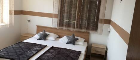 2 bedrooms, free WiFi, bed sheets, wheelchair access