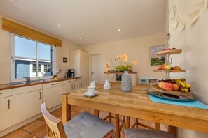 Fridge, oven, stovetop, dishwasher - Charm & flair under thatch directly by the sea | Family-friendly (Glowe)
