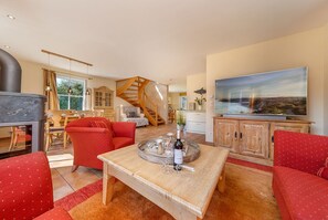 Smart-TV, Kamin, Bücher