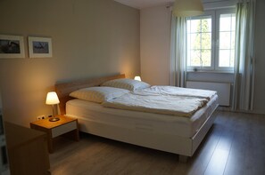 3 bedrooms, iron/ironing board, travel crib, free WiFi