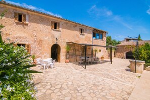 Outdoor dining - Cabana-Barcelo in a quiet location, private pool, A/C in bedrooms, ping-pong (Felanitx)