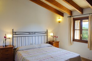 6 bedrooms, iron/ironing board, free WiFi, bed sheets - Cabana-Barcelo in a quiet location, private pool, A/C in bedrooms, ping-pong (Felanitx)