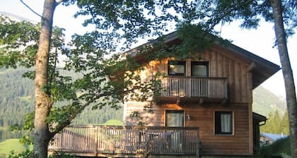 Stylish and cozy: Austrian wooden chalet for 8, only 300m from slopes