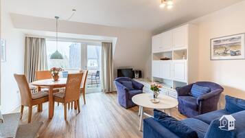 TV, DVD player, books, stereo