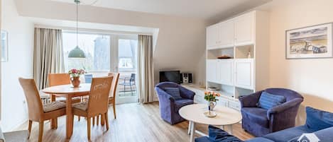 TV, DVD player, books, stereo