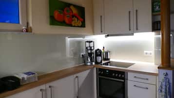 Frigorífic, microones, forn i placa de cuina