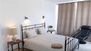 4 bedrooms, in-room safe, iron/ironing board, travel crib