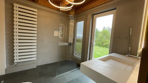 Shower, hair dryer, towels