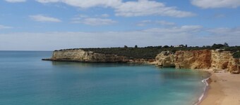 Quiet vacation home in a fantastic location with heated private pool Wifi 500