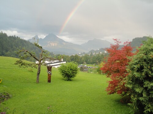 80 neliön huoneisto, 2 makuuhuonetta 5 henk., 2 parveketta, aurinkoinen ja rauhallinen