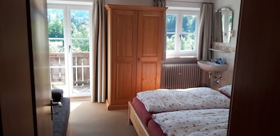 80 metros cuadrados de apartamentos, 2 dormitorios a 5 pers., 2 balcones, soleado y tranquilo