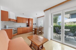 TV - Apartment in Sukošan with Seaview, Terrace, Air condition, WIFI (3495-1) (Sukošan)