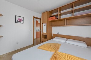 1 quarto, Wi-Fi de cortesia, roupa de cama
