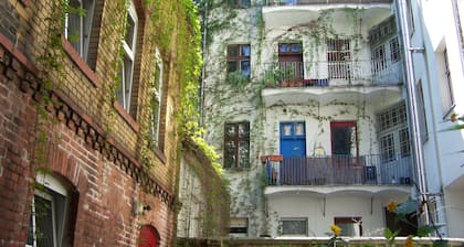 Wohnung über 2 Stockwerke in Kreuzberger Remise