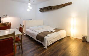 1 chambre, fer et planche Ă repasser, Wi-Fi gratuit, draps fournis