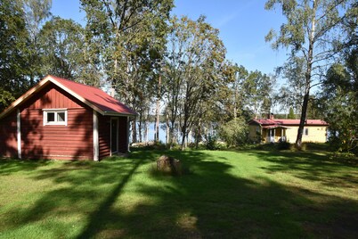 Paradise home by a lake, for anglers, canoeists, hikers and cyclists