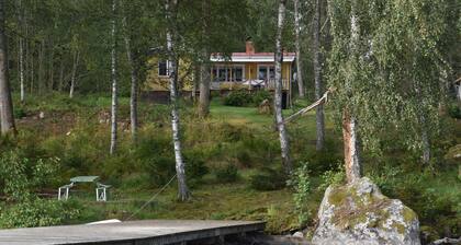 Paradise home by a lake, for anglers, canoeists, hikers and cyclists