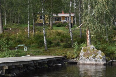 Paradise home by a lake, for anglers, canoeists, hikers and cyclists