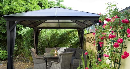 Habitación para invitados / instaladores ADES HAUS: ¡incómodo en otro lugar!