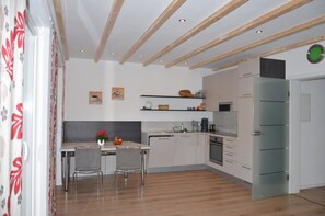 Fridge, stovetop, dishwasher, coffee/tea maker
