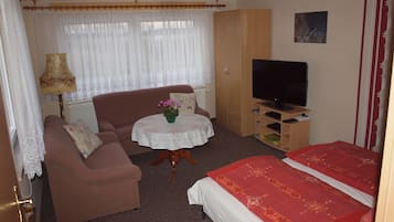 2 makuuhuonetta, silitysrauta/-lauta, Wi-Fi, vuodevaatteet